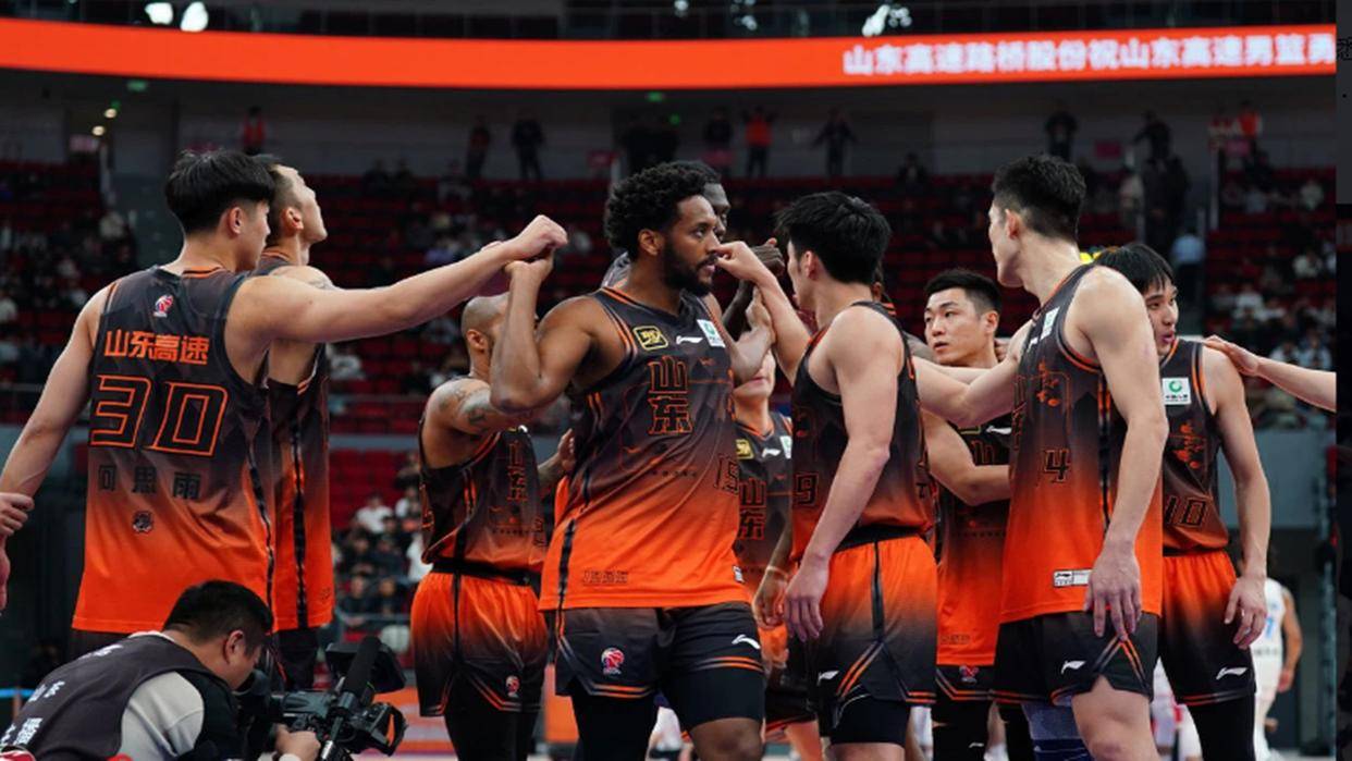 包含集结日德国杯焦点战，山东男篮再遭质疑，气氛紧张，细节决定成败的词条
