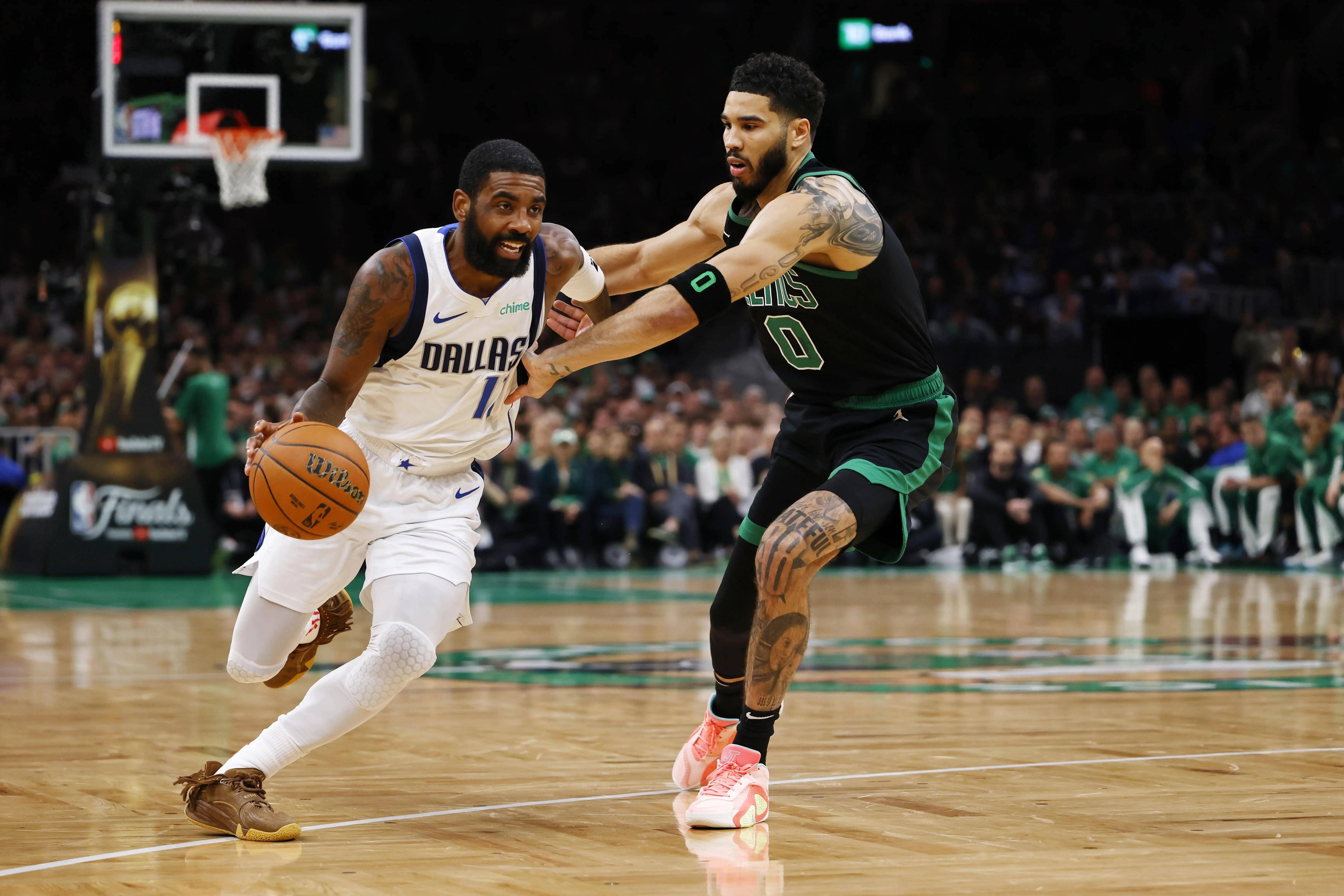 包含北京首钢迎NBA季后赛关键赛，窗口期刷新队史纪录，球迷炸锅，年轻球员得到机会的词条