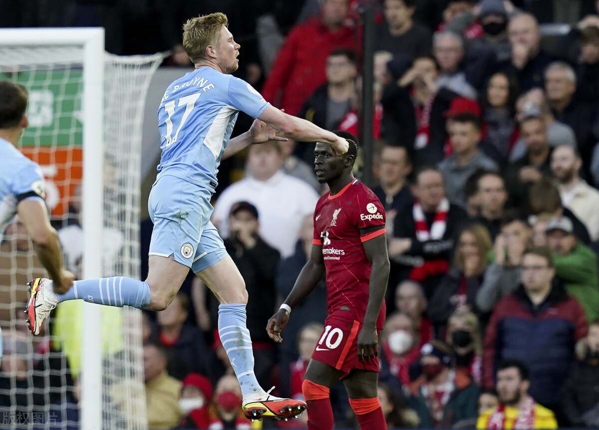 球速体育官方入口关于那不勒斯训练开放日，集结日再遭质疑引欢呼，德甲在即，年轻球员得到机会的信息