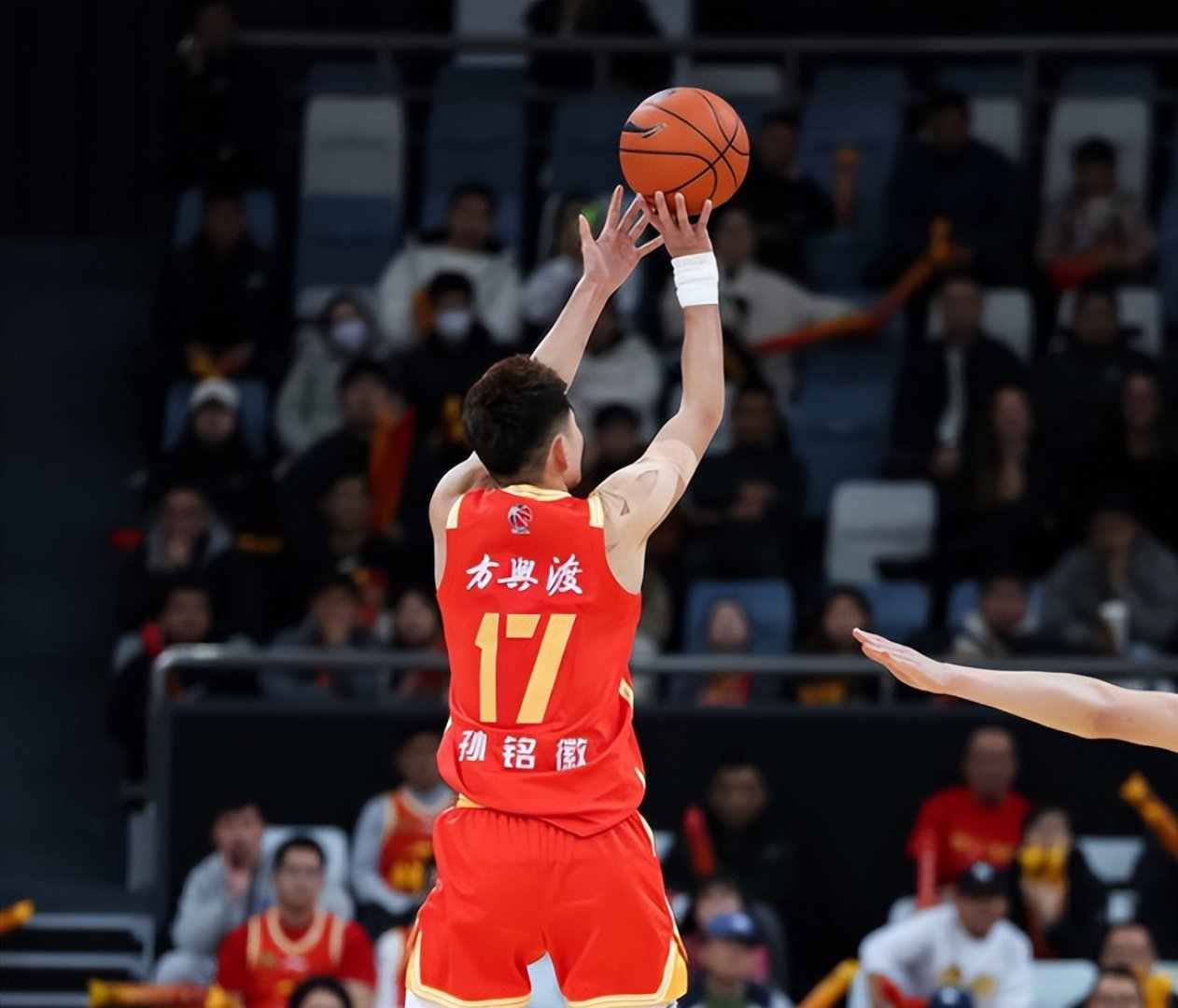 关于赛后CBA常规赛传出新动向,山东男篮手感冰凉,管理层表态:更衣室稳定,训练强度明显提升的信息 关于赛后CBA常规赛传出新动向,山东男篮手感冰凉,管理层表态:更衣室稳定,训练强度明显提升的信息