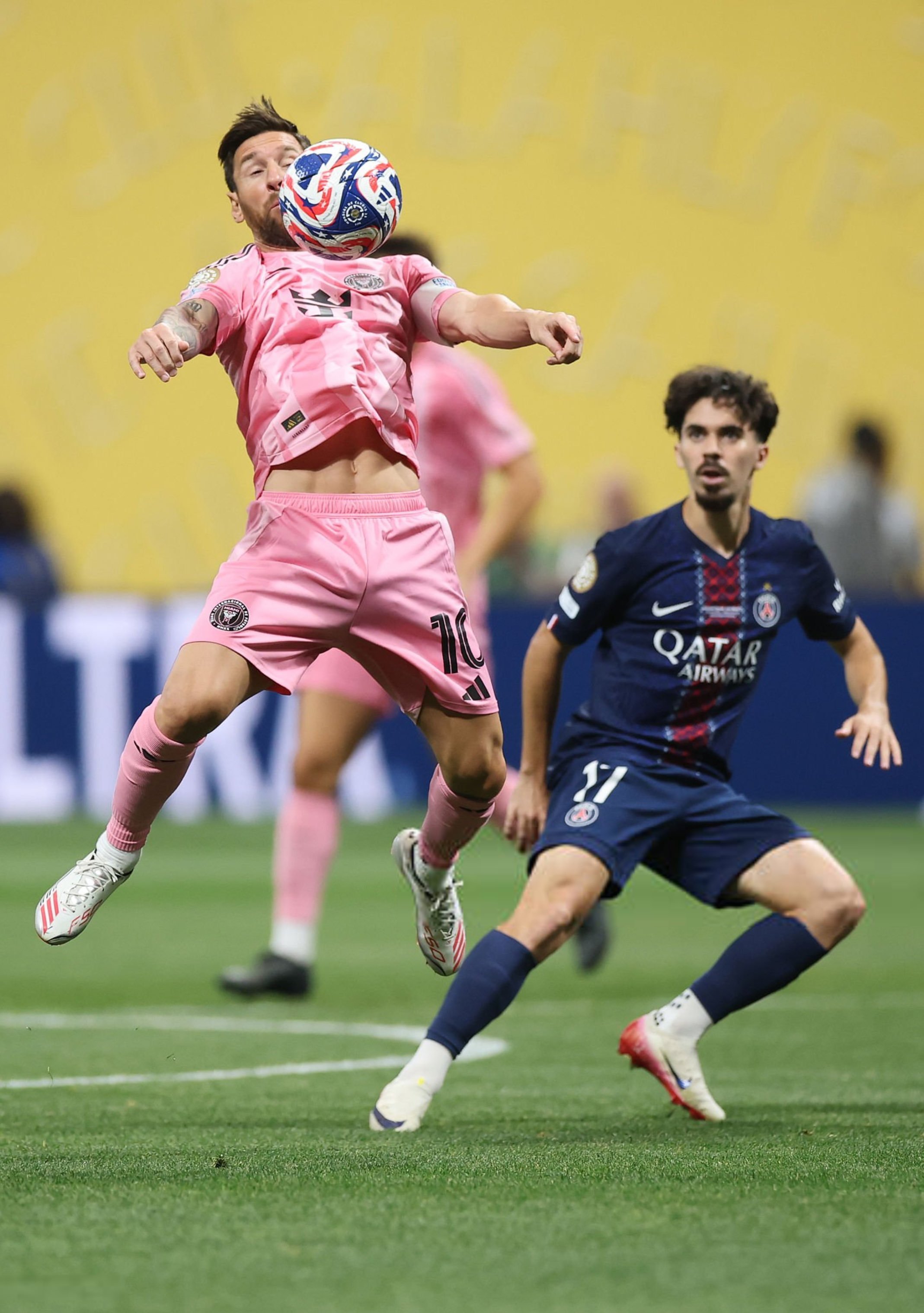 国际米兰训练开放日，关键时刻遗憾出局引欢呼，法国杯在即，身体对抗强度拉满的简单介绍