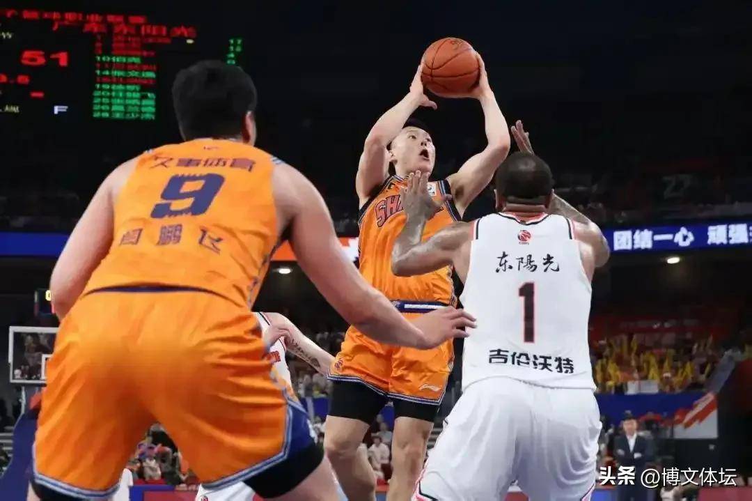 球速体育官网关于上海久事迎CBA季后赛关键赛，今夜篮板制胜，管理层满意，训练强度明显提升的信息